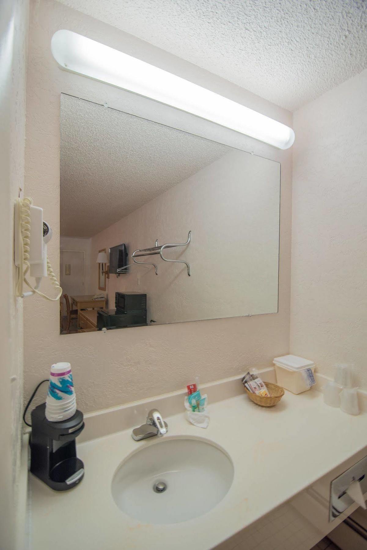 Motel 8 רוק ספרינגס מראה חיצוני תמונה